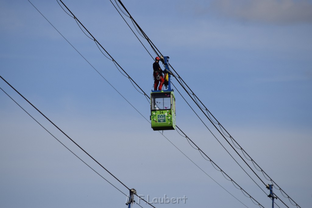 Koelner Seilbahn Gondel blieb haengen Koeln Linksrheinisch P542.JPG - Miklos Laubert